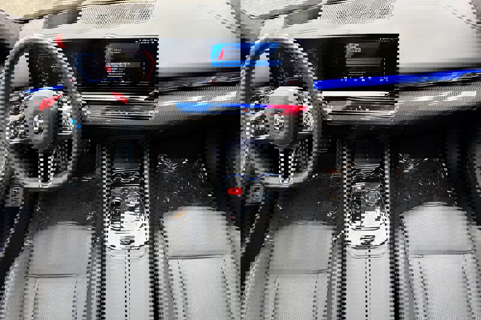 Used 2025 BMW M5 w/ Executive Package image 3