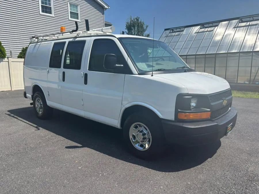 Used 2011 Chevrolet Express 2500 image 12