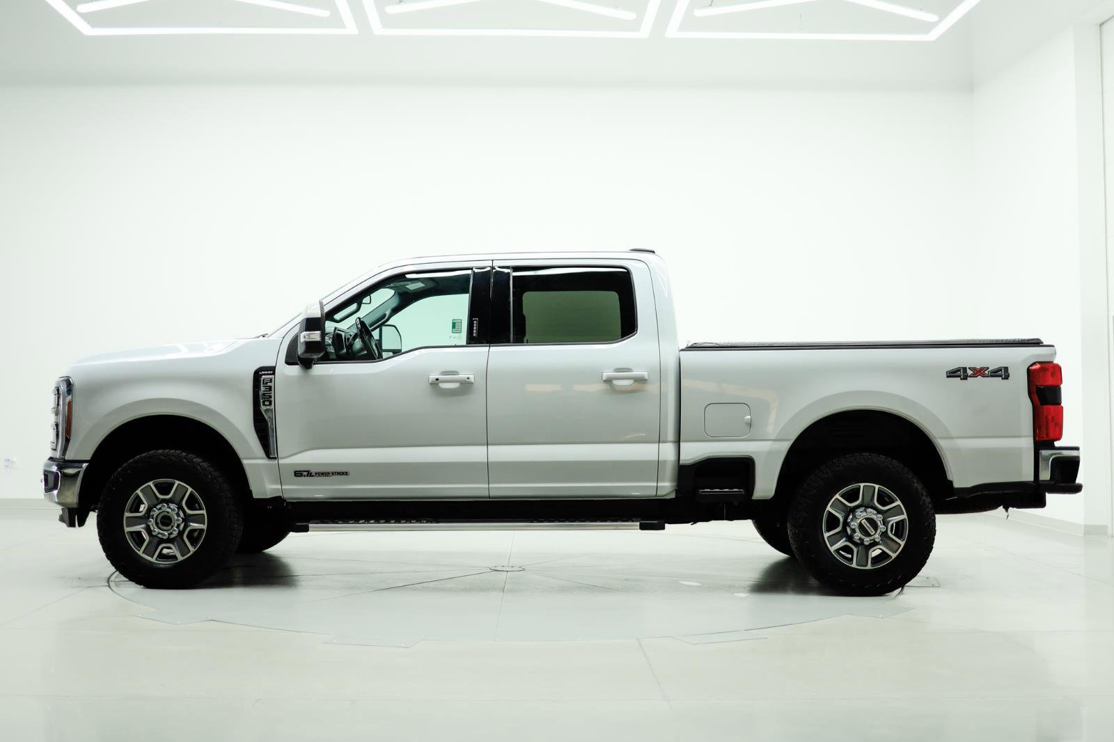 Used 2023 Ford F350 Lariat image 4