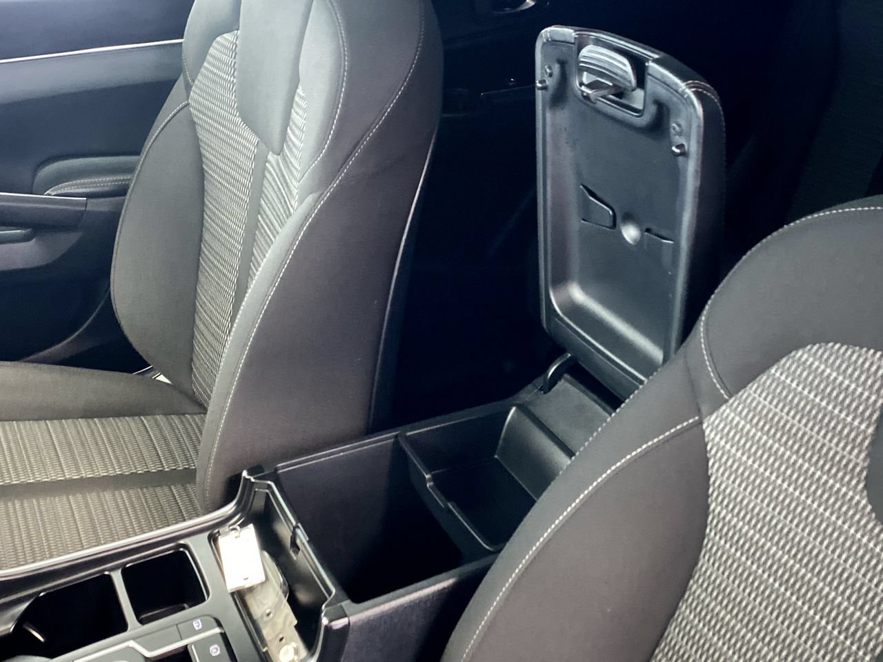 Certified 2025 Kia Sorento LX FWD image 27