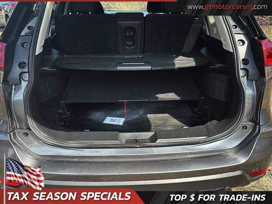 Used 2018 Nissan Rogue SV image 11