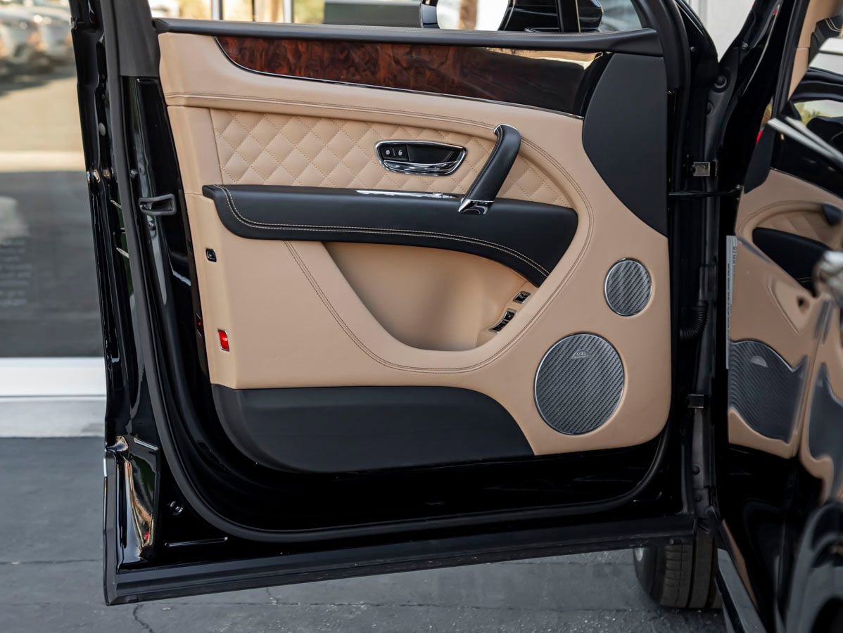 Used 2018 Bentley Bentayga image 15