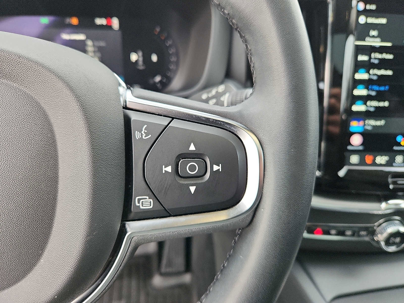 Certified 2023 Volvo XC60 B5 Core w/ Climate Package image 21