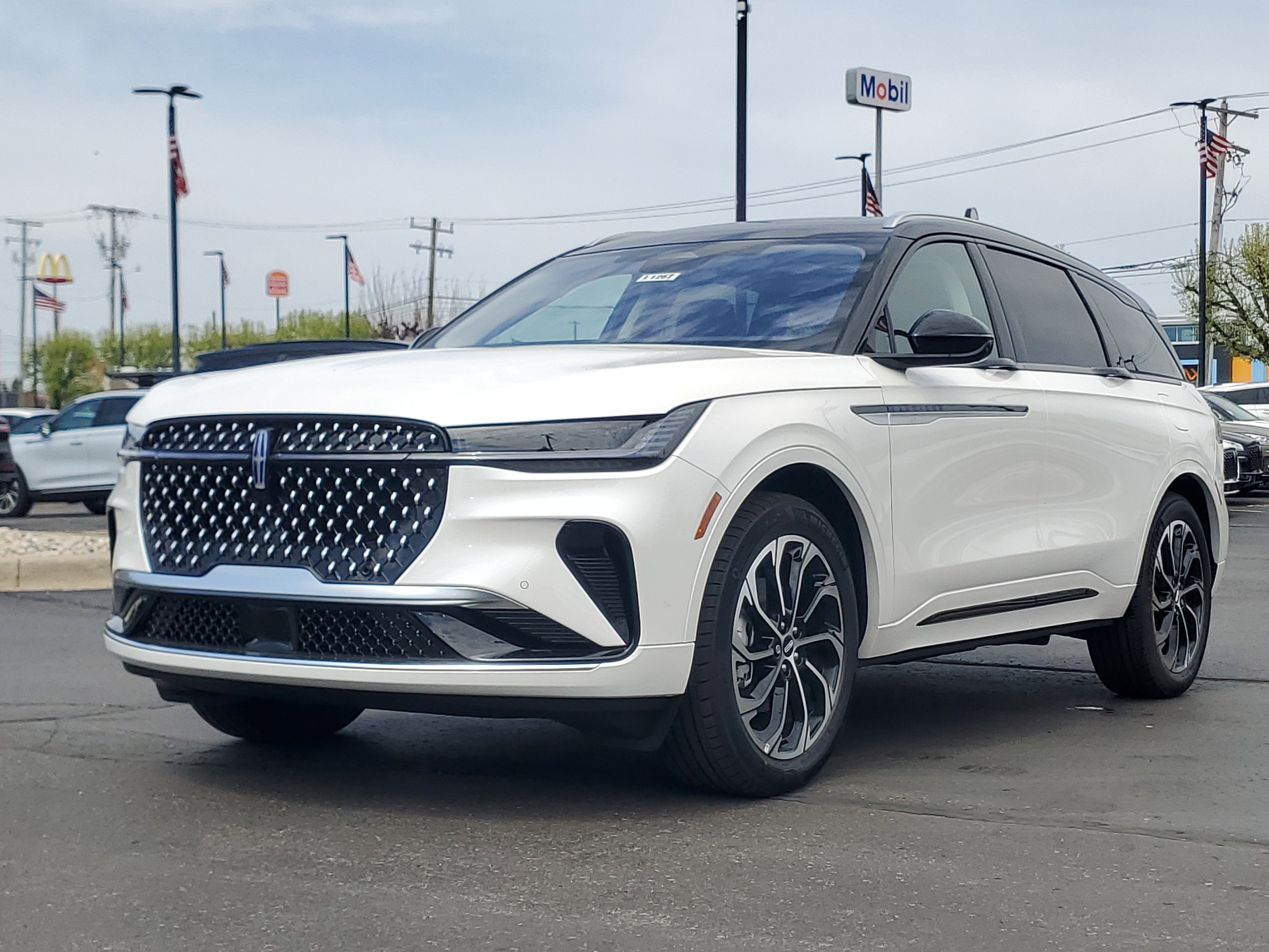 New 2026 Lincoln Nautilus Reserve AWD/4WD image 2