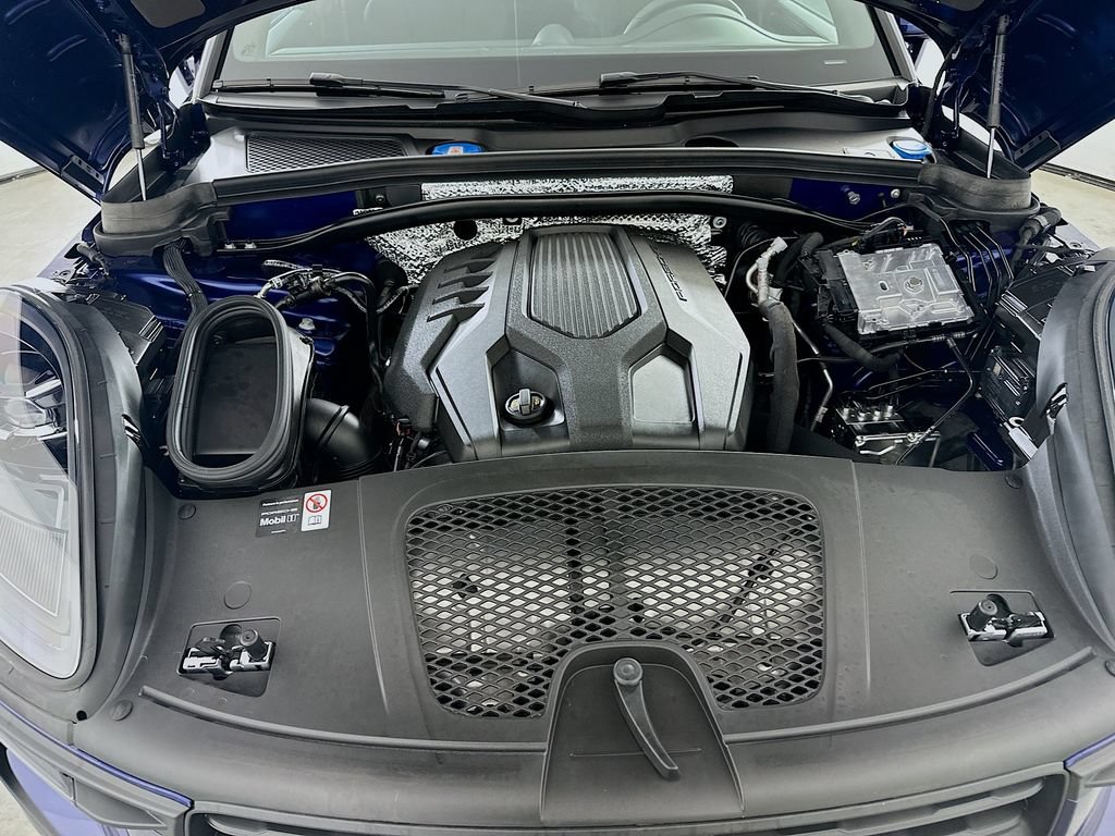 New 2025 Porsche Macan AWD/4WD image 32