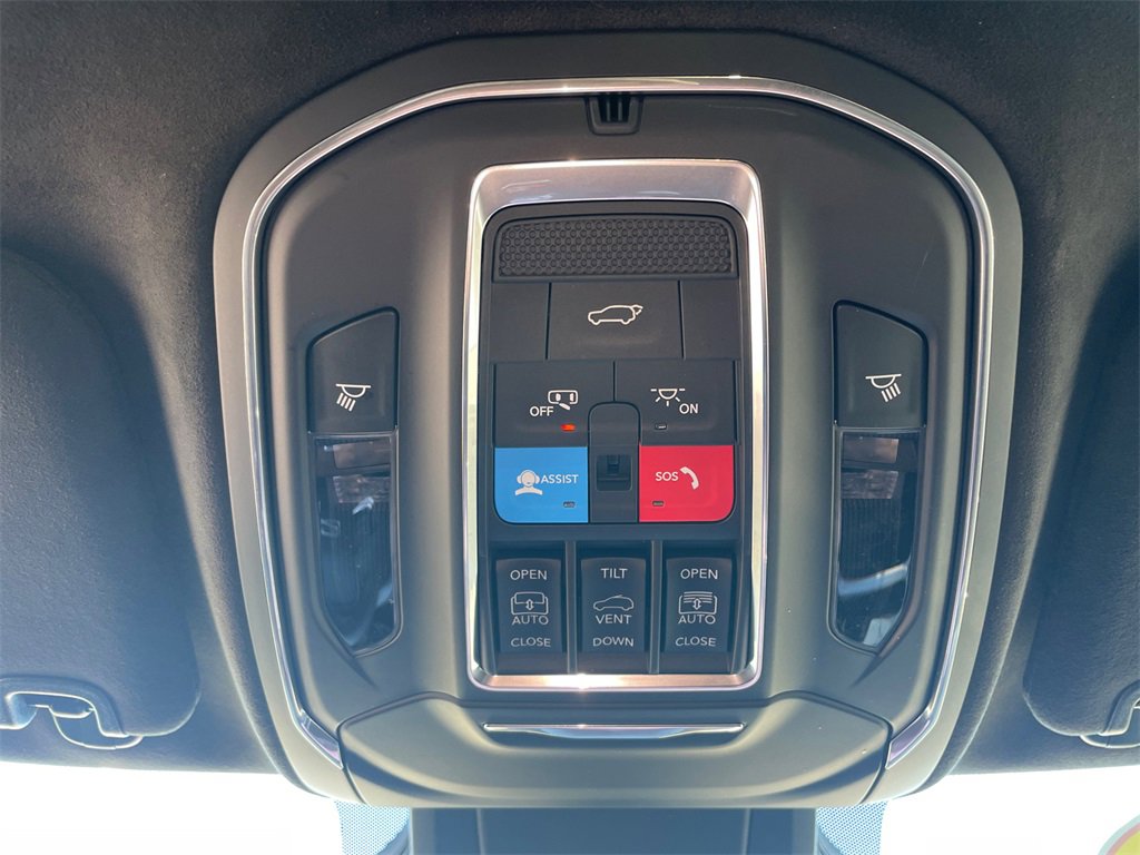 Used 2025 Jeep Wagoneer Launch Edition w/ Trailer Tow Group image 22