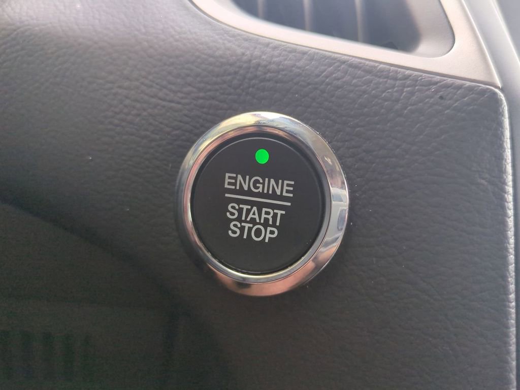 Used 2021 Ford Edge SE FWD image 35