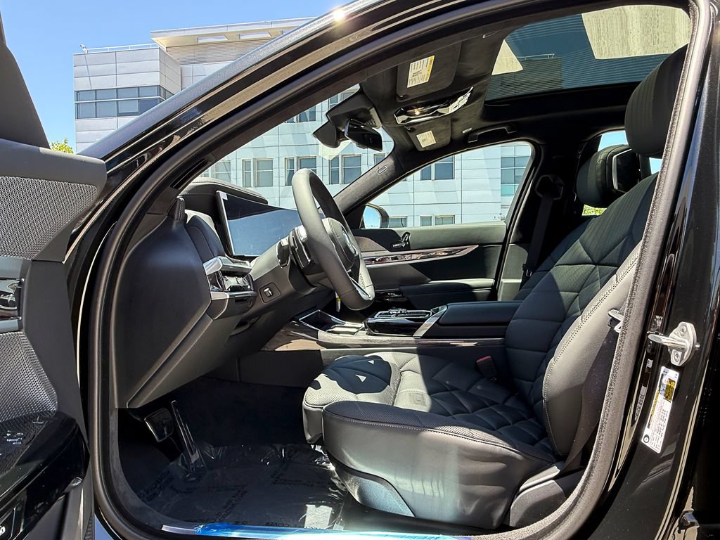 New 2026 BMW 740i w/ Premium Package RWD image 9