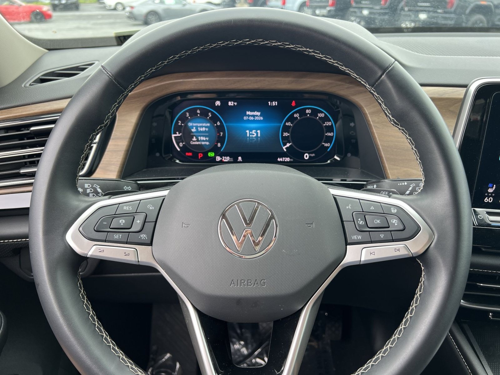 Used 2024 Volkswagen Atlas SE AWD/4WD image 16