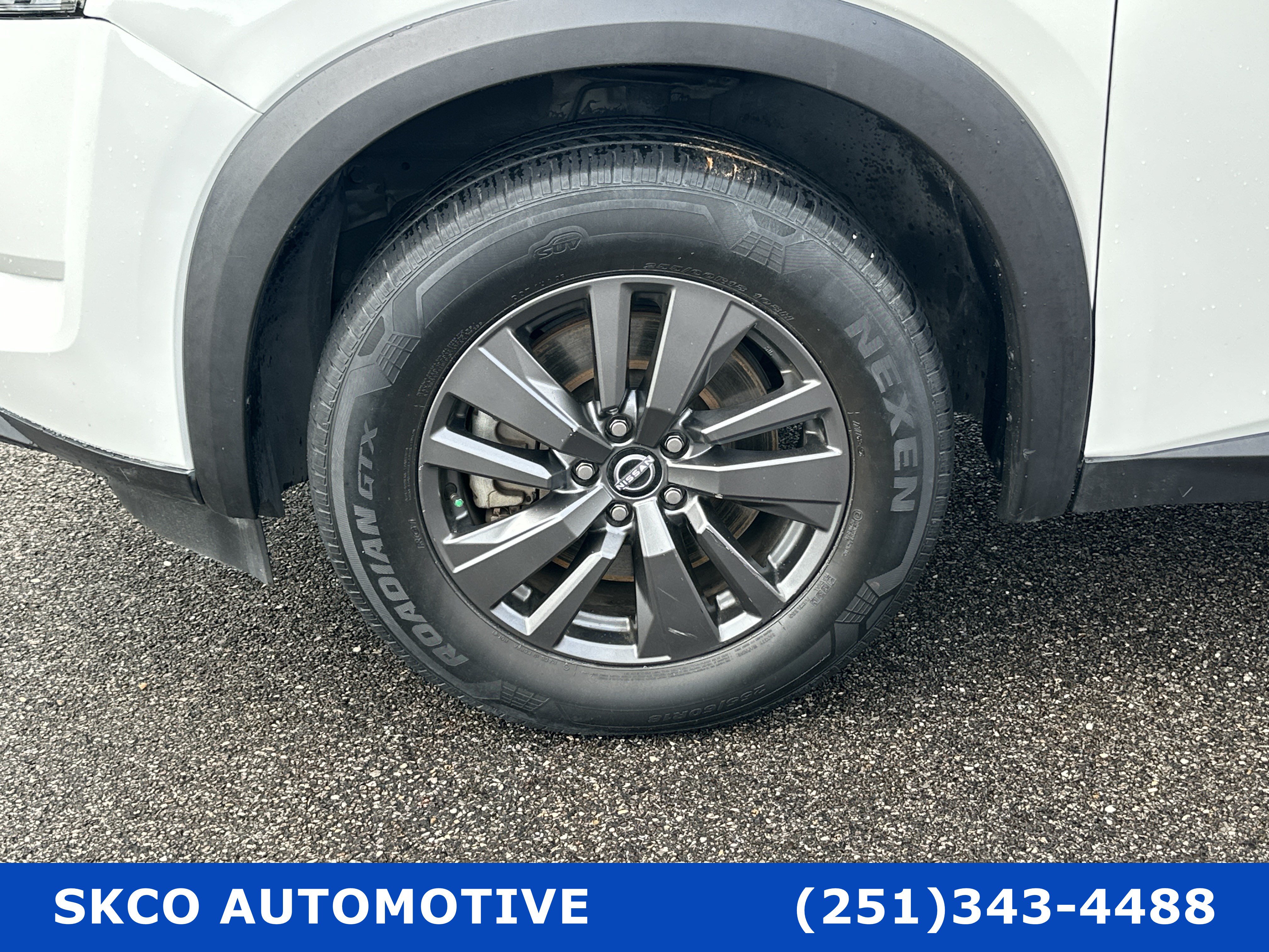 Used 2022 Nissan Pathfinder SV FWD image 9