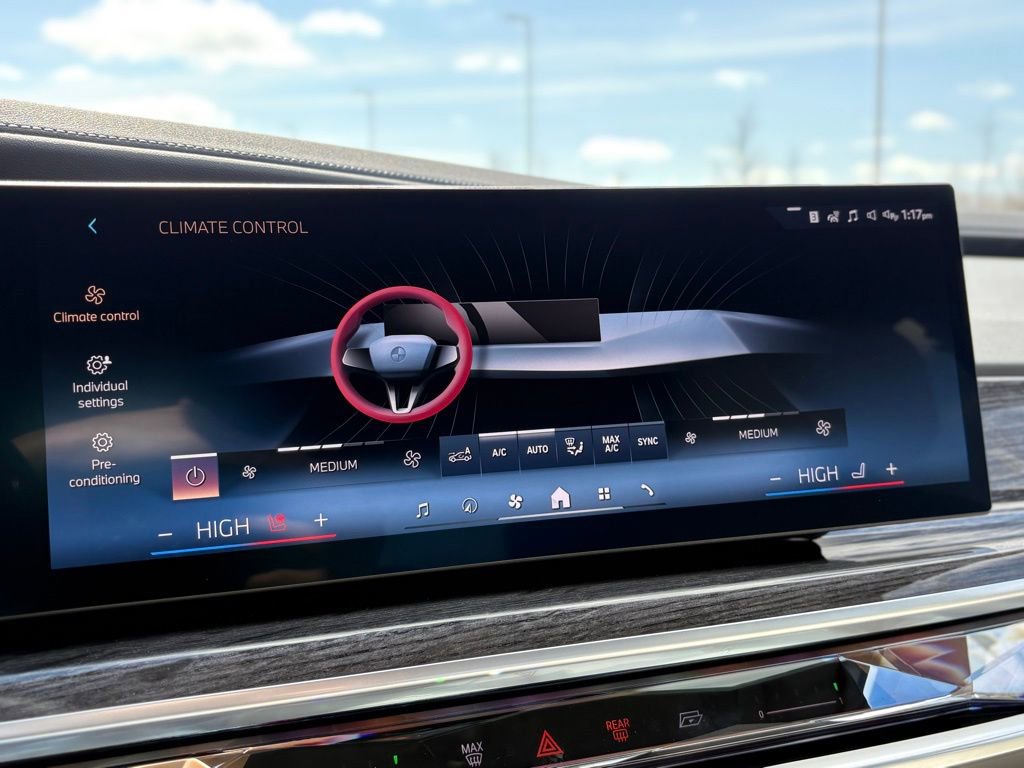 Used 2025 BMW i7 xDrive60 w/ Premium Package image 10