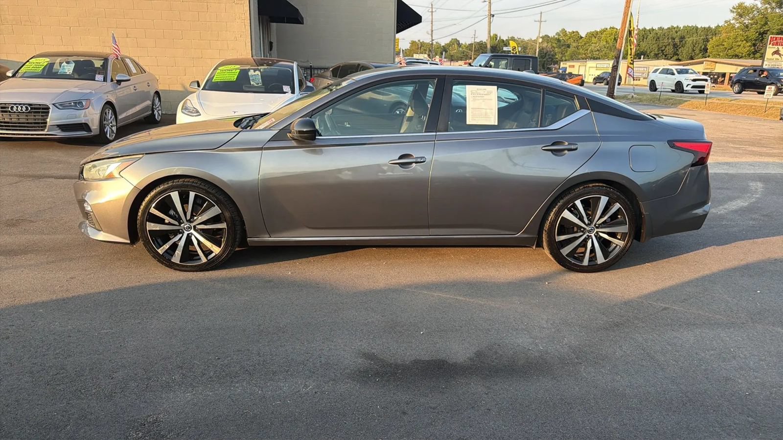 Used 2022 Nissan Altima 2.5 SR FWD image 2