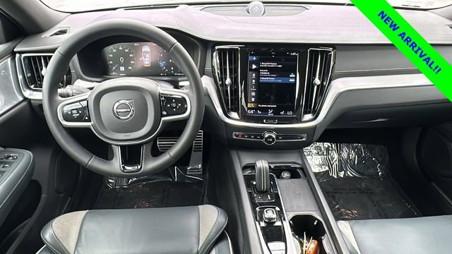 Used 2022 Volvo S60 B5 R-Design image 22