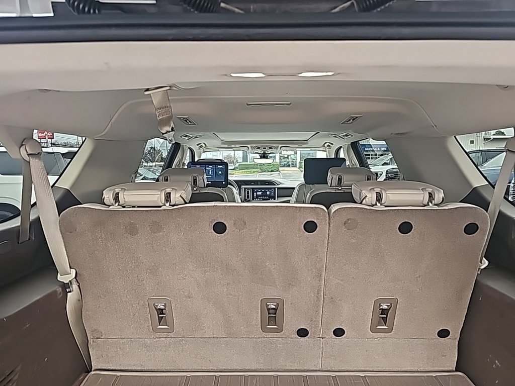 Used 2021 GMC Yukon XL Denali w/ Denali Premium Package image 7