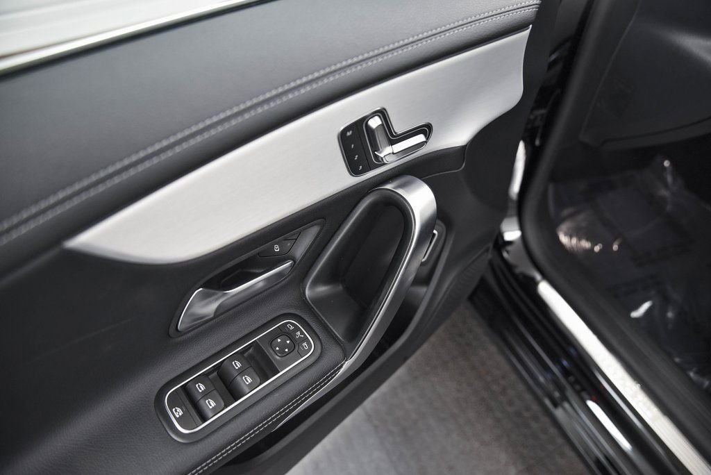 Used 2025 Mercedes-Benz CLA 250 4MATIC image 12