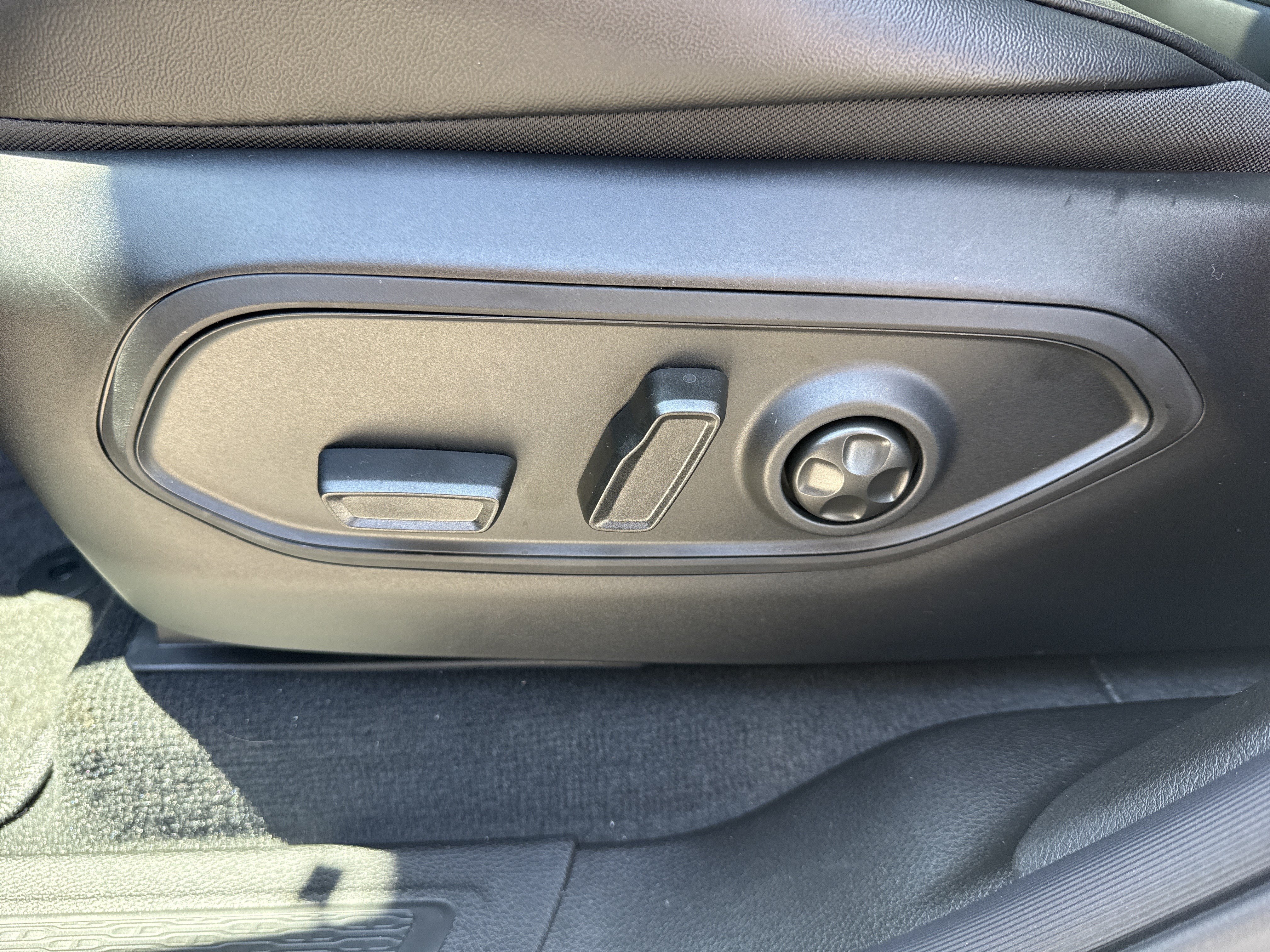 New 2026 Jeep Grand Cherokee Altitude RWD image 10