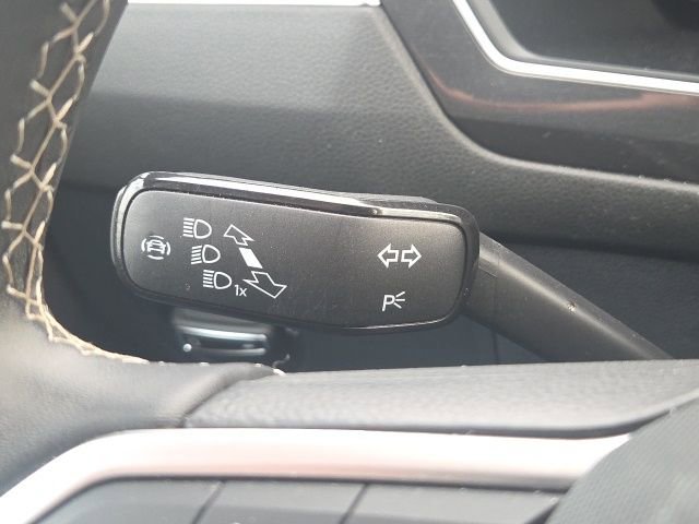 Used 2023 Volkswagen Tiguan SE R-Line image 44