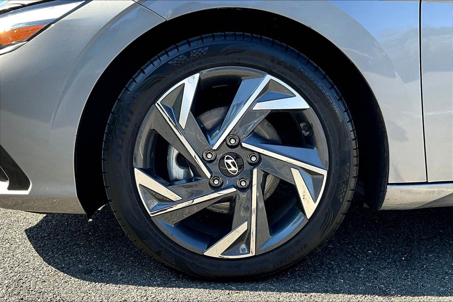 Used 2024 Hyundai Elantra Limited FWD image 8