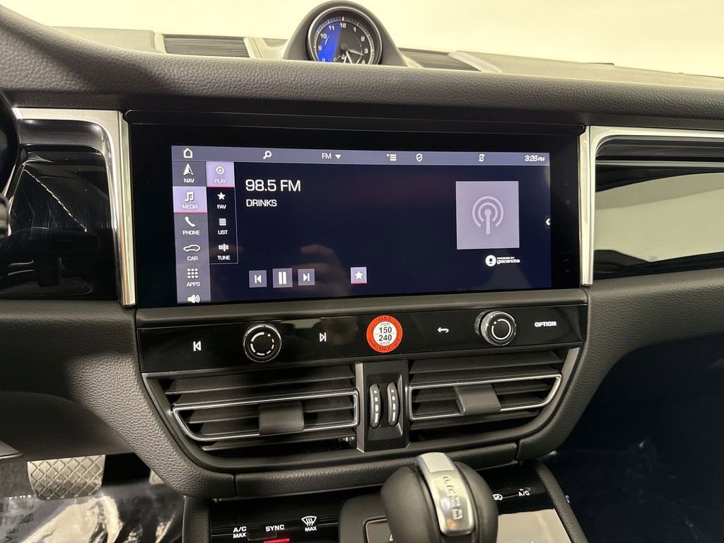 Certified 2025 Porsche Macan image 28