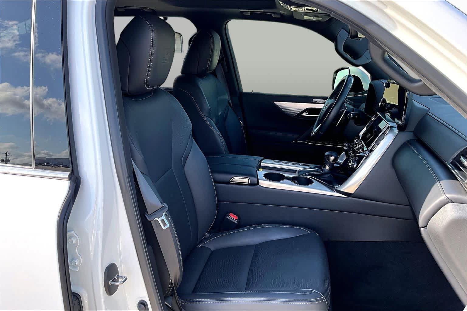 Used 2024 Lexus LX 600 F Sport AWD/4WD image 9