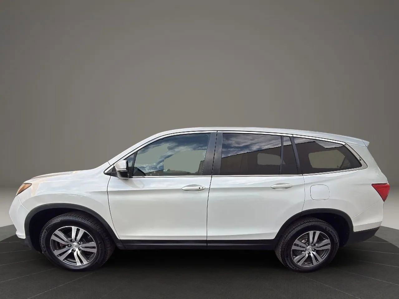Used 2017 Honda Pilot EX image 8