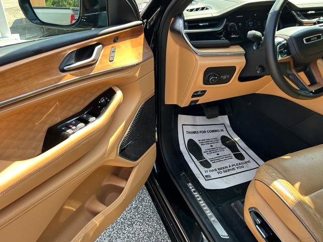 Used 2023 Jeep Grand Cherokee L Summit image 9