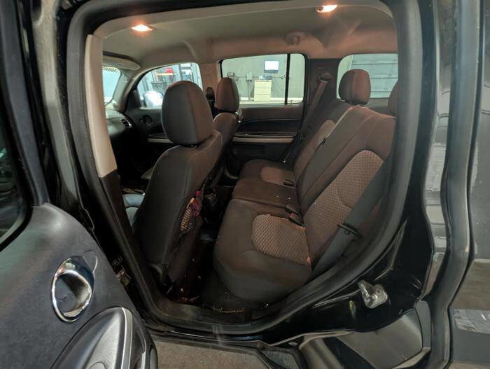 Used 2009 Chevrolet HHR LS FWD image 23