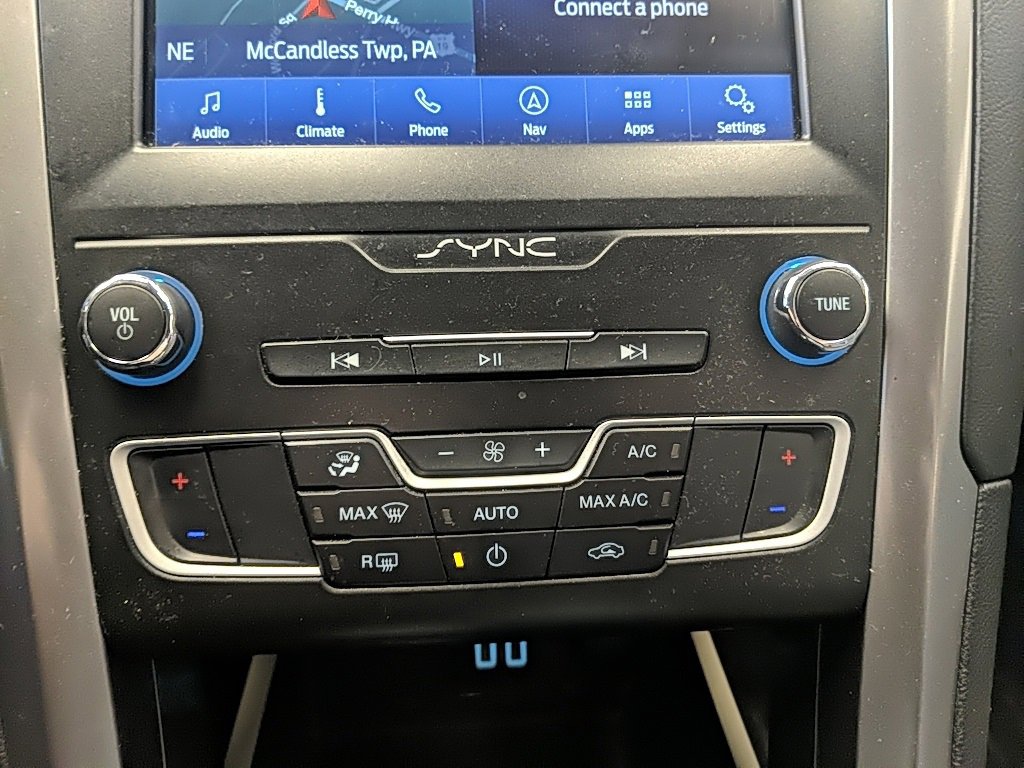 Used 2020 Ford Fusion SE image 15