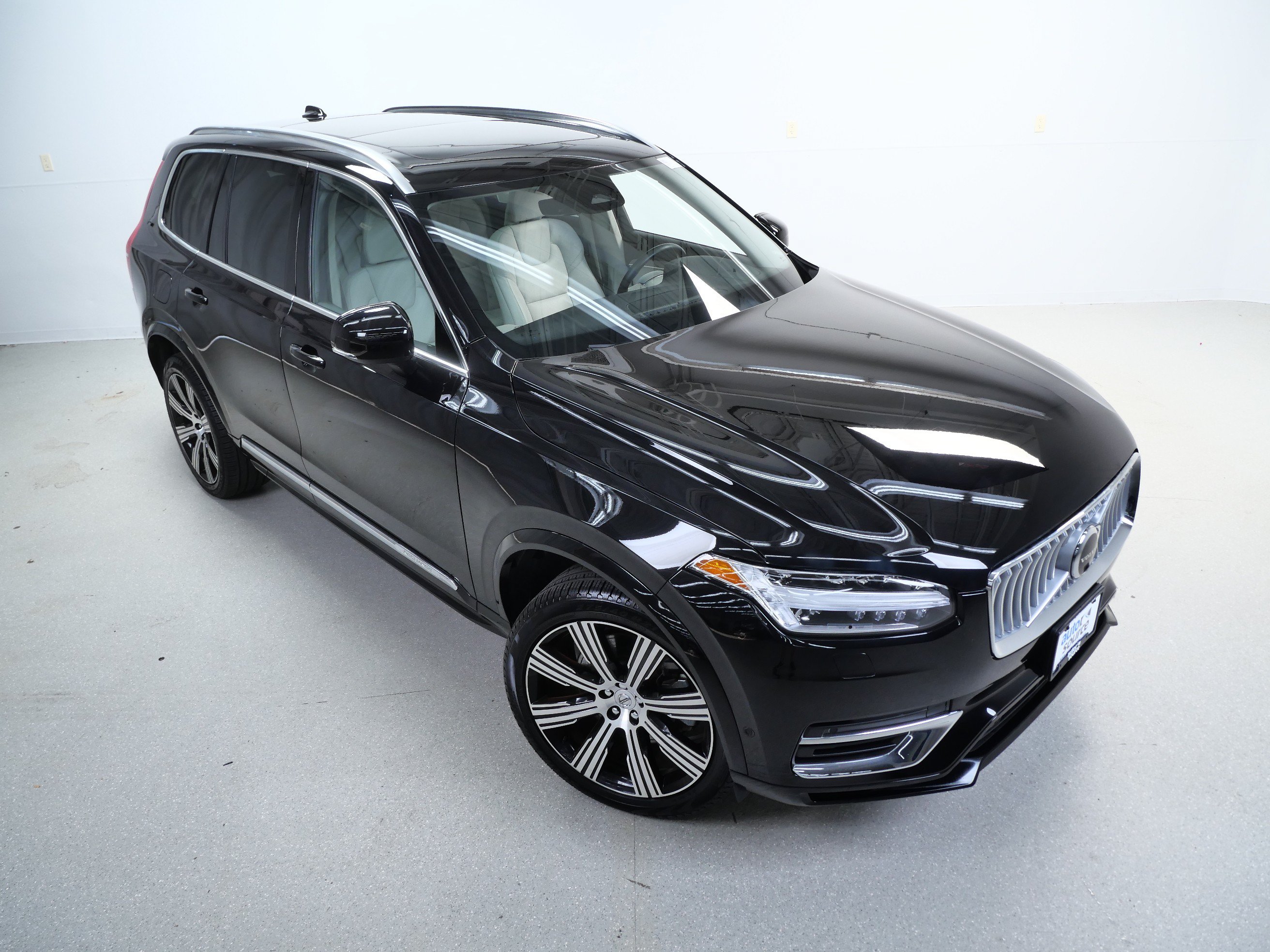 Used 2024 Volvo XC90 T8 Plus w/ Protection Package Premier AWD/4WD image 4