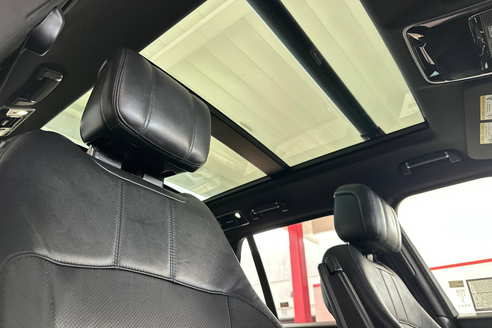 Used 2019 Land Rover Range Rover HSE AWD/4WD image 18