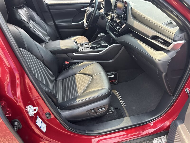 Used 2022 Toyota Highlander XSE AWD/4WD image 22