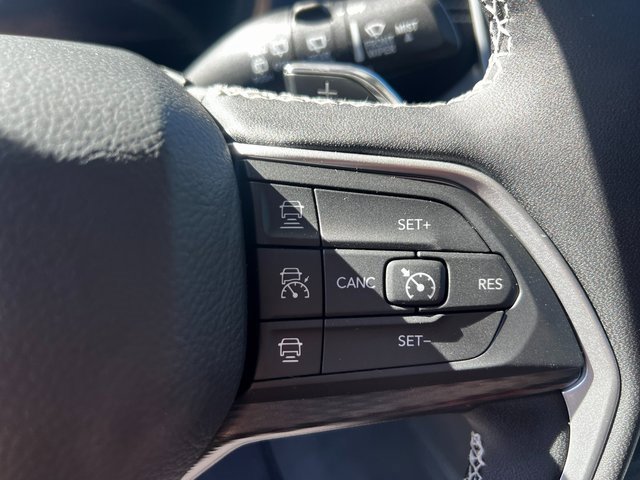 New 2025 Jeep Grand Cherokee Laredo X w/ Luxury Tech Group I image 18