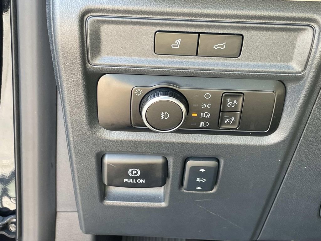 Used 2024 Ford Expedition Limited image 26