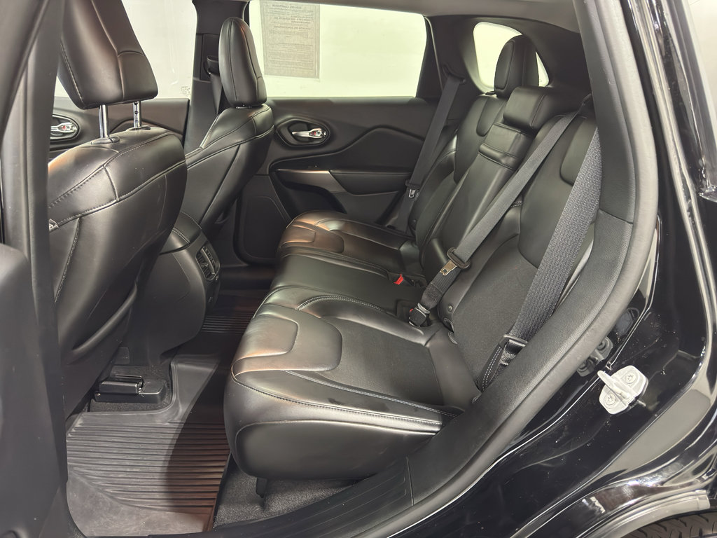 Used 2019 Jeep Cherokee Latitude Plus w/ Comfort/Convenience Group AWD/4WD image 36