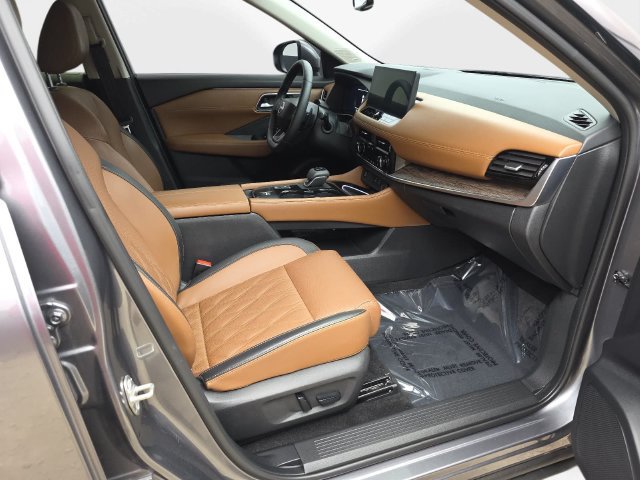 Used 2025 Nissan Rogue Platinum w/ Tech Package FWD image 37