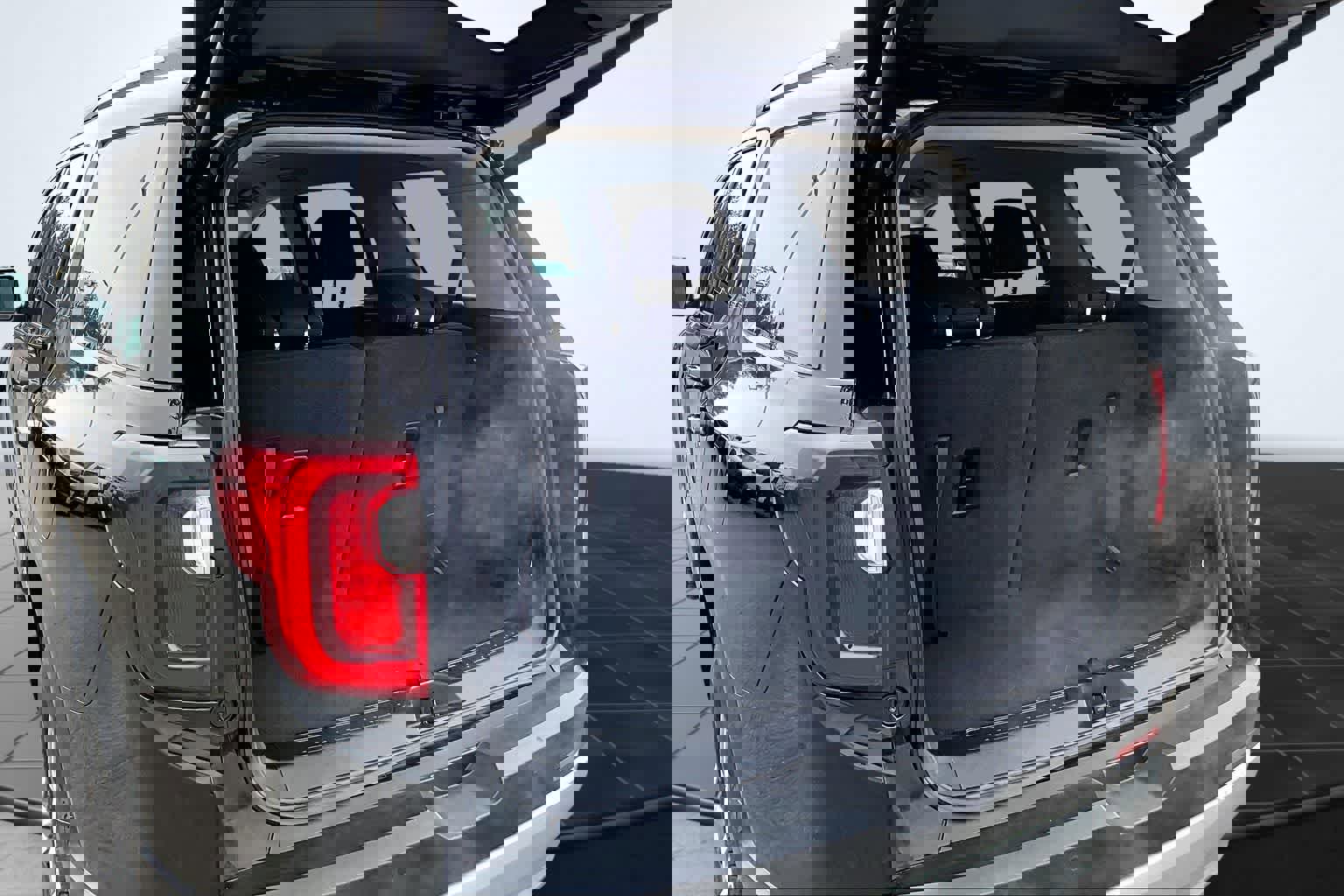 Used 2023 GMC Acadia SLE w/ Driver Convenience Package image 19