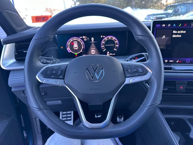 Used 2025 Volkswagen Tiguan SE R-Line image 17