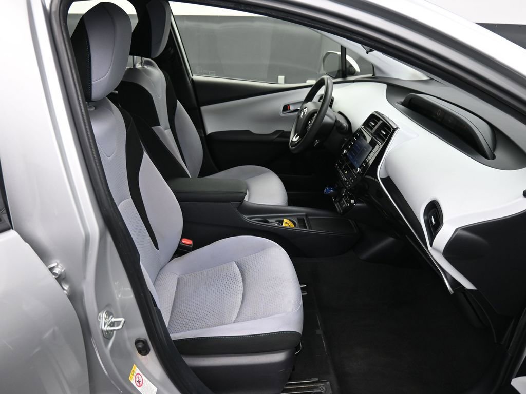 Certified 2022 Toyota Prius LE image 23