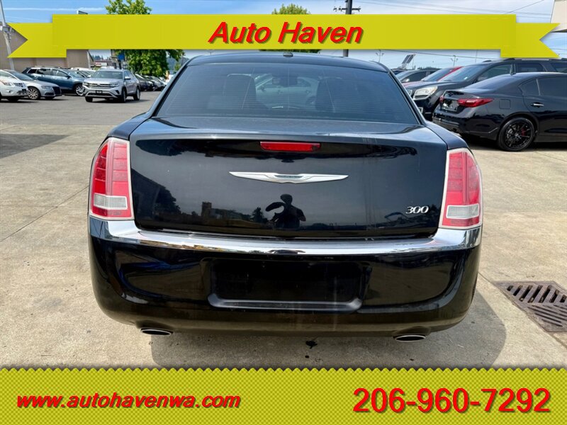 Used 2014 Chrysler 300 RWD image 6