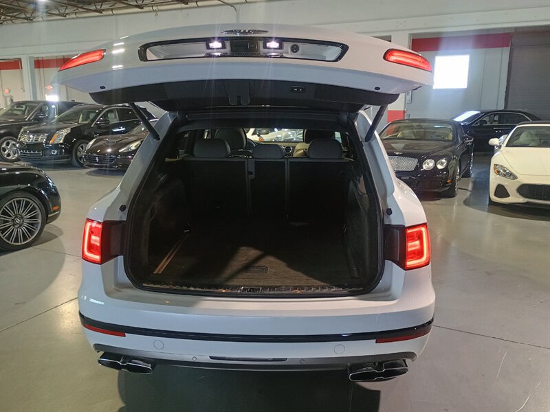 Used 2019 Bentley Bentayga AWD/4WD image 31