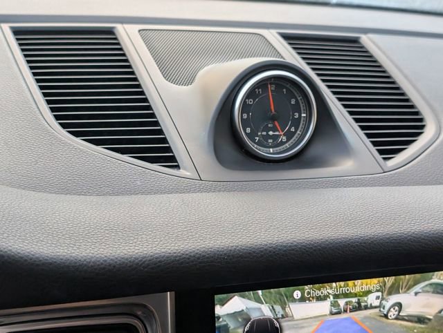 Used 2018 Porsche Macan image 28