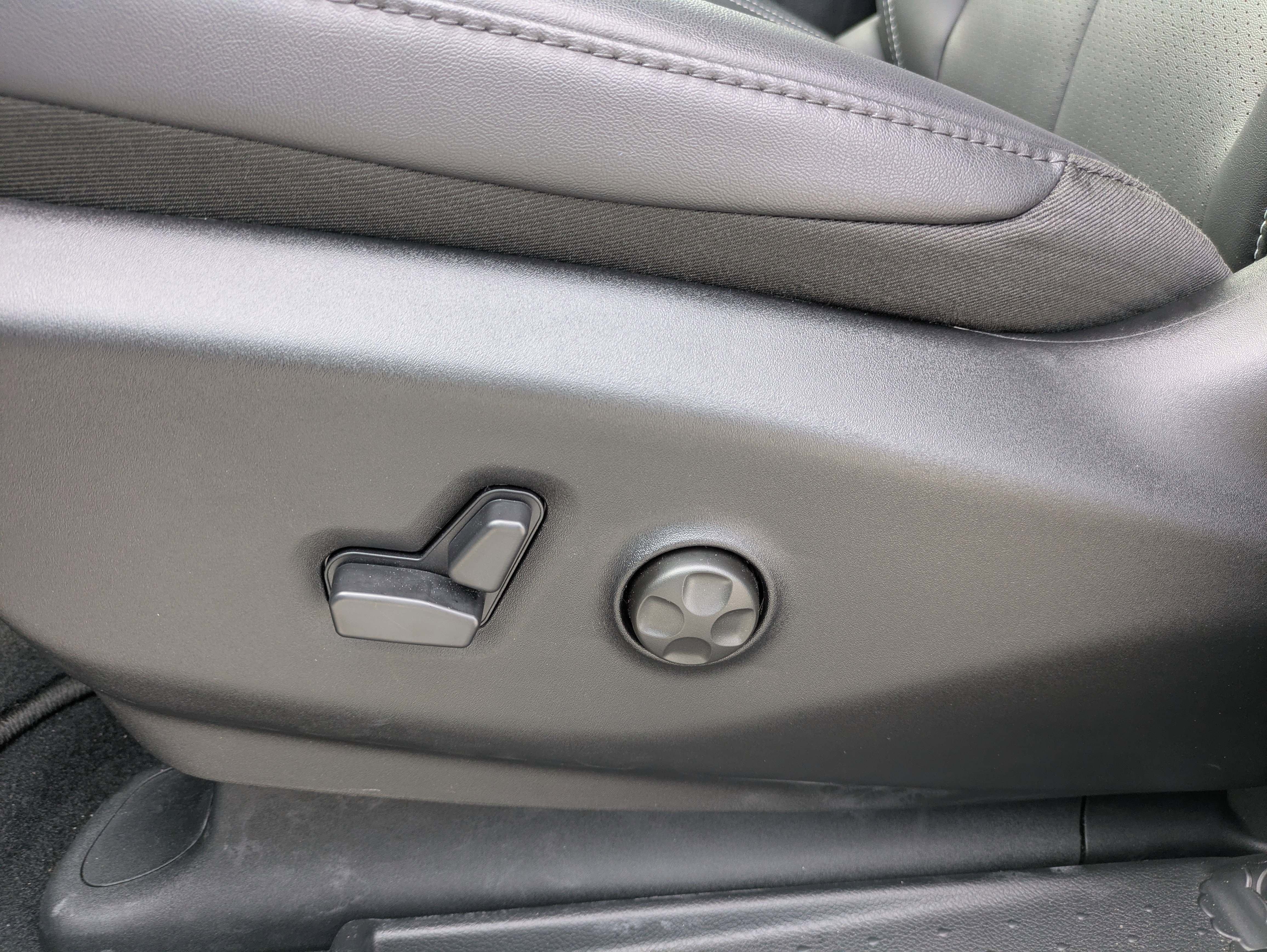 New 2026 Chrysler Pacifica Select w/ S Appearance Package FWD image 11