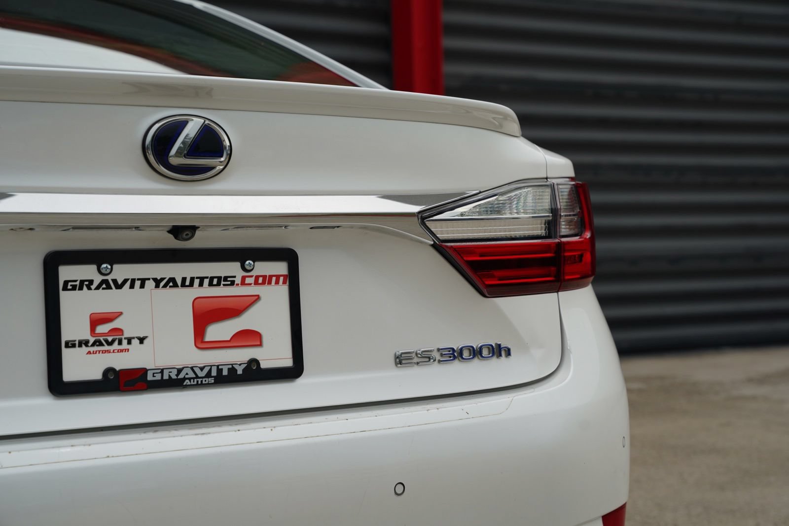 Used 2016 Lexus ES 300h w/ Ultra Luxury Package FWD image 14