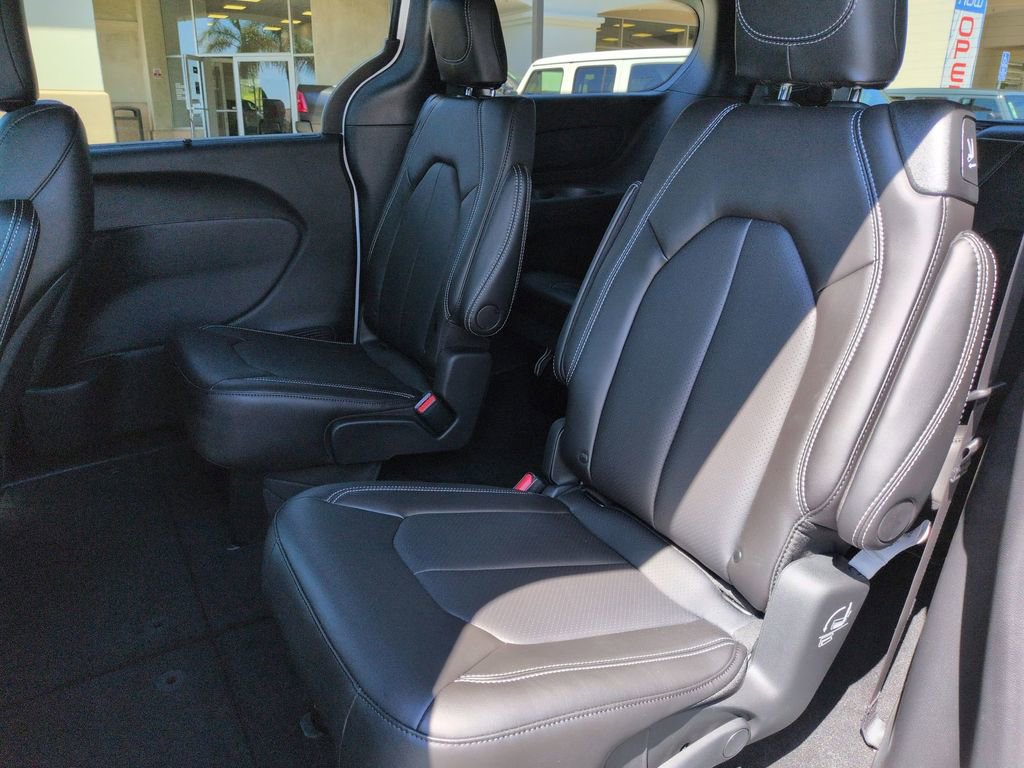 New 2026 Chrysler Pacifica Select image 24