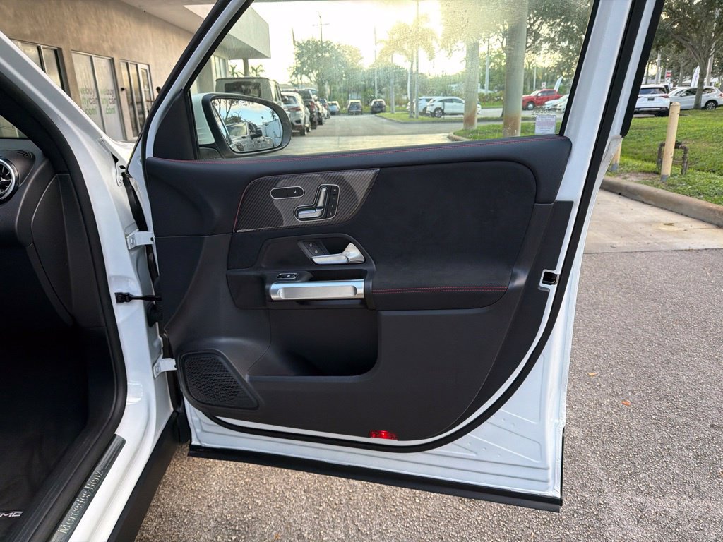 Used 2022 Mercedes-Benz GLB 250 4MATIC image 31