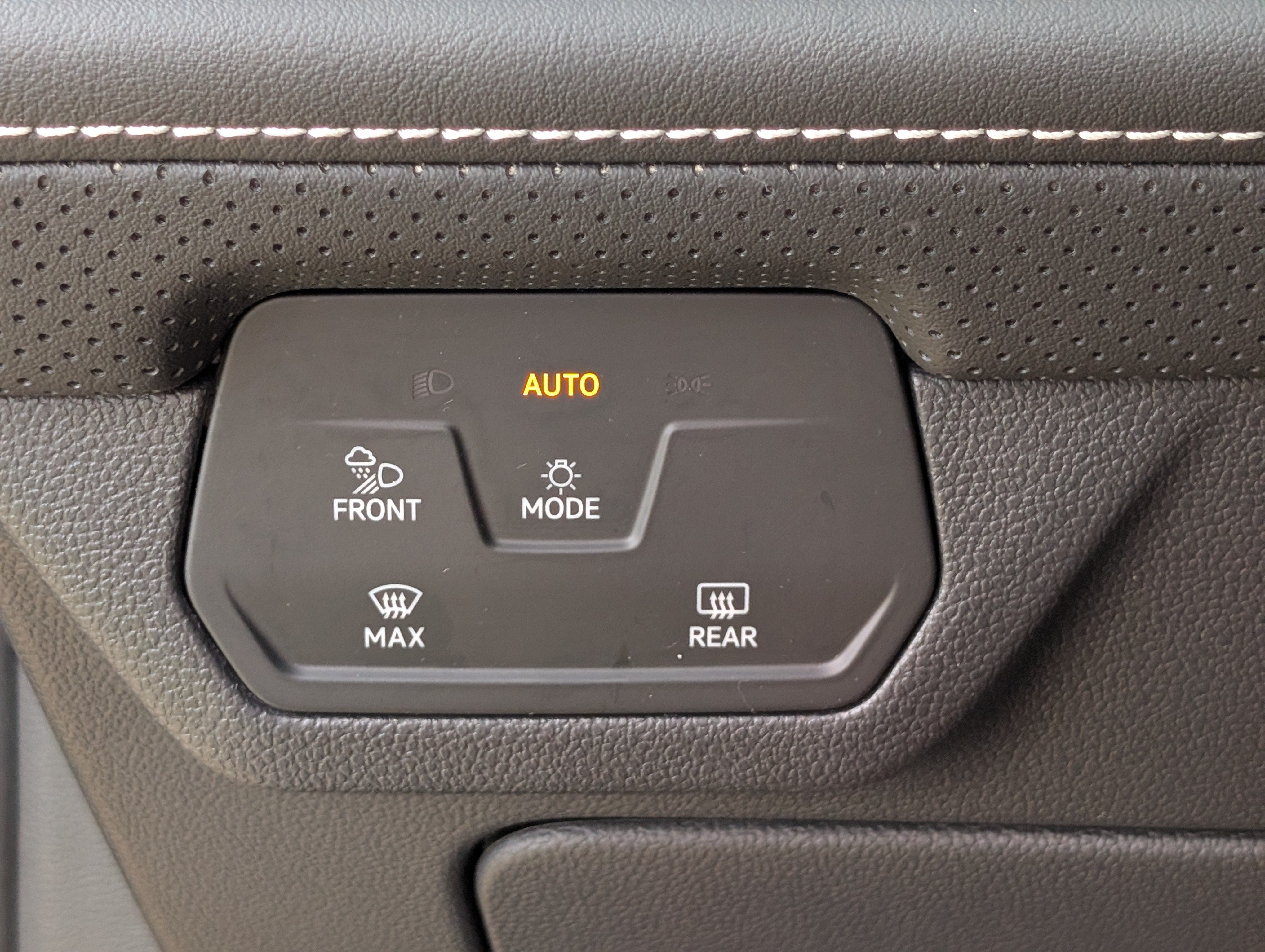 Used 2026 Volkswagen Atlas SE w/ Panoramic Sunroof Package FWD image 23