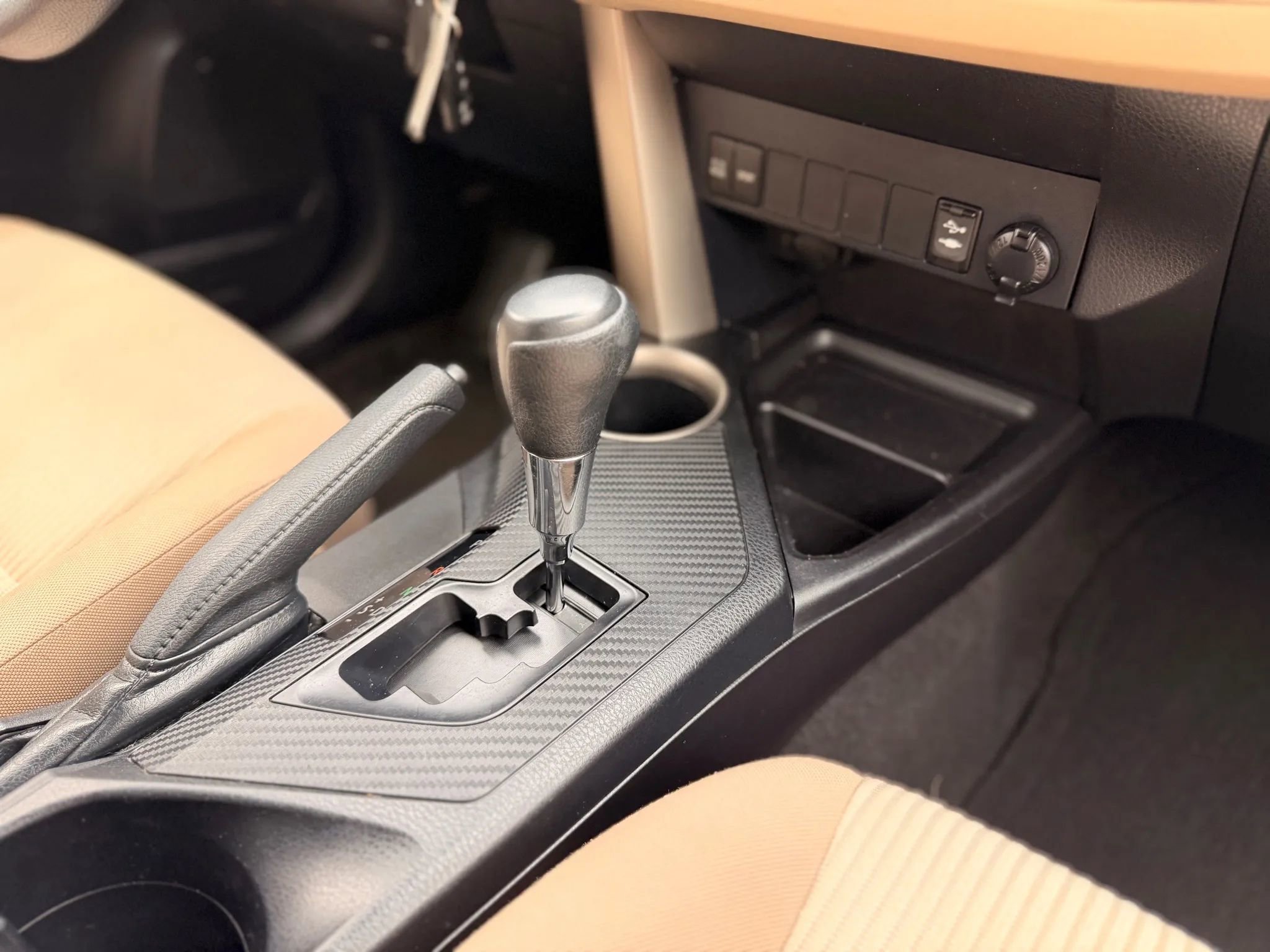 Used 2013 Toyota RAV4 LE image 40