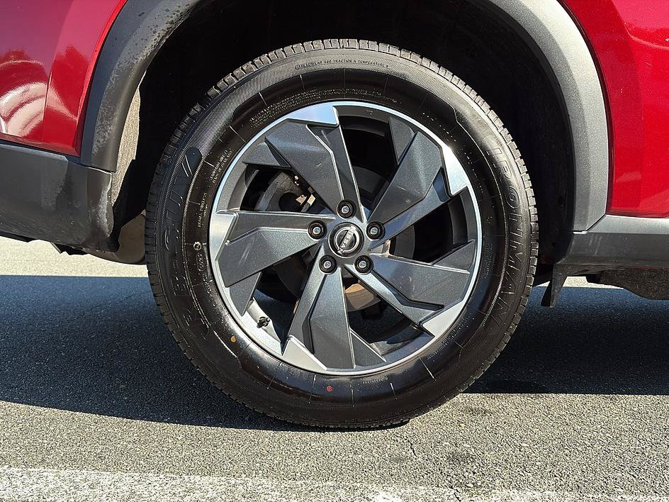Certified 2025 Nissan Rogue SV AWD/4WD image 11