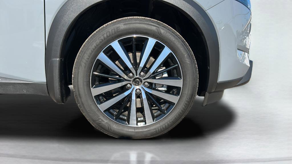 Used 2025 Nissan Pathfinder Platinum image 40