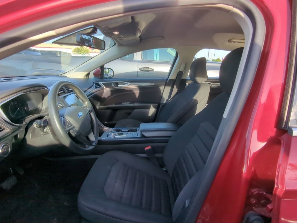 Used 2020 Ford Fusion SE FWD image 6
